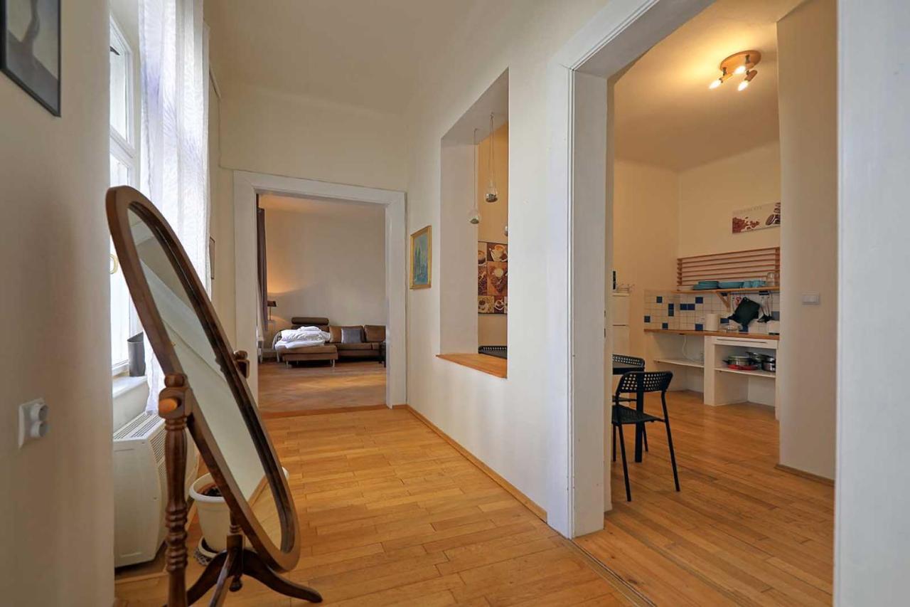 Peter'S Tower Apartments Prága Kültér fotó