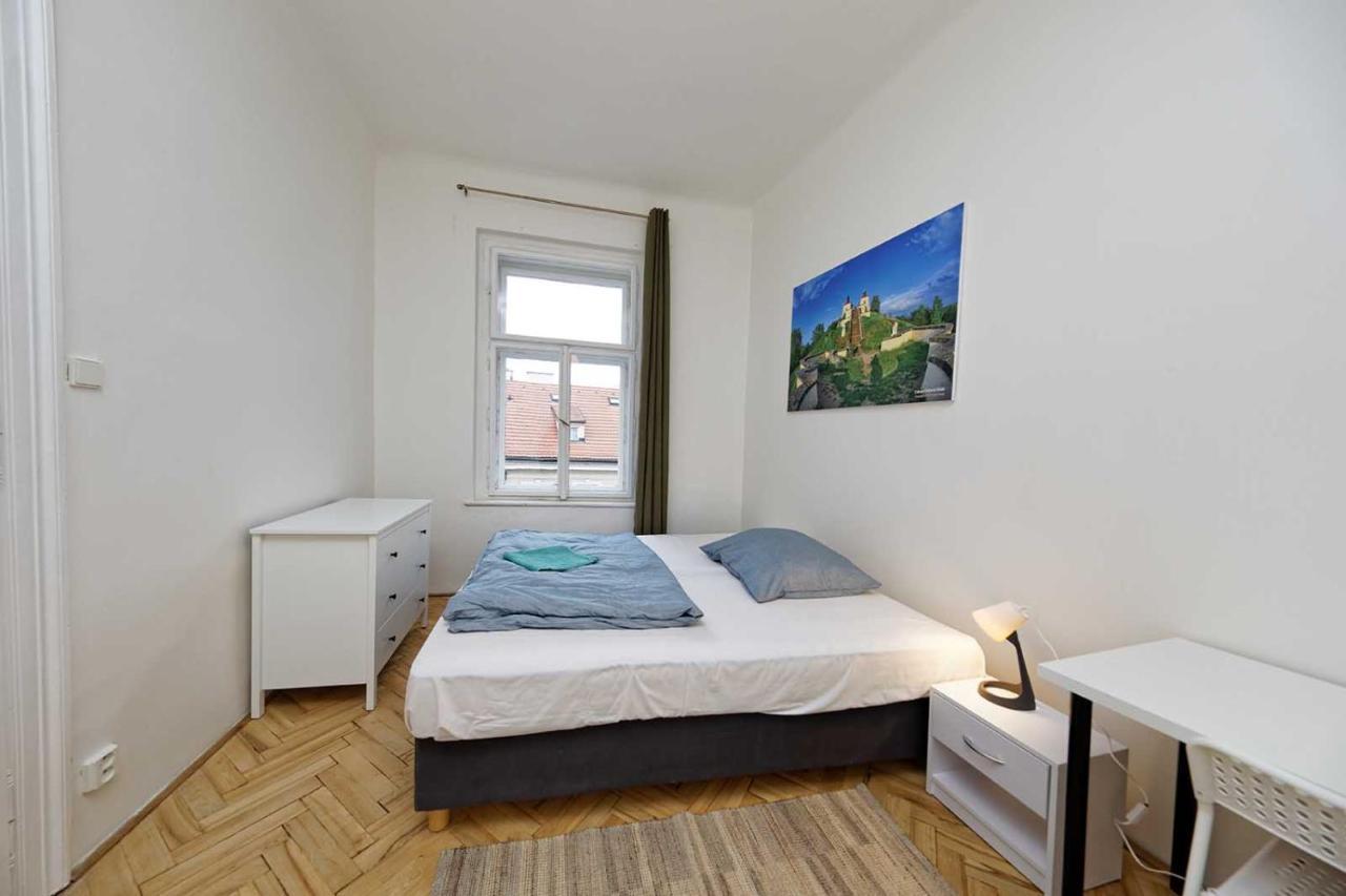 Peter'S Tower Apartments Prága Kültér fotó