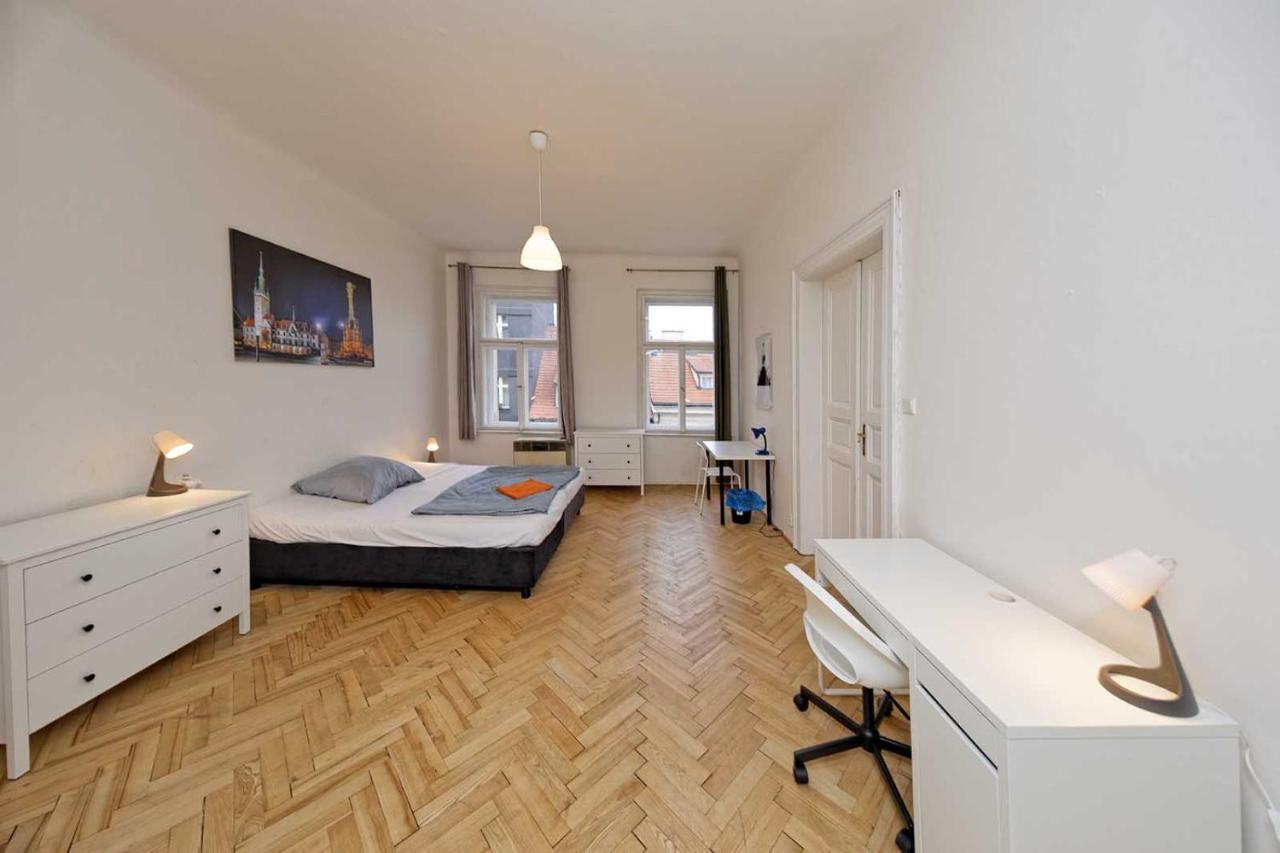 Peter'S Tower Apartments Prága Kültér fotó