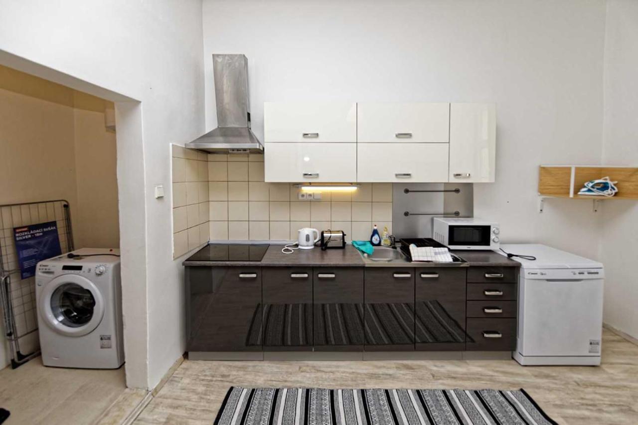 Peter'S Tower Apartments Prága Kültér fotó