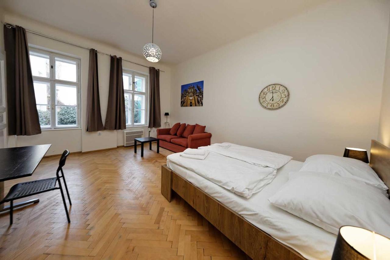 Peter'S Tower Apartments Prága Kültér fotó
