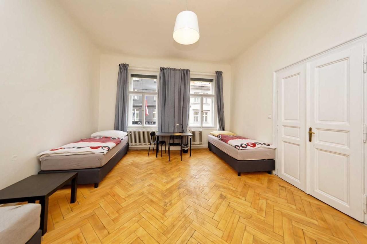 Peter'S Tower Apartments Prága Kültér fotó