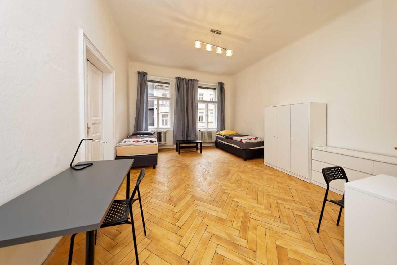Peter'S Tower Apartments Prága Kültér fotó