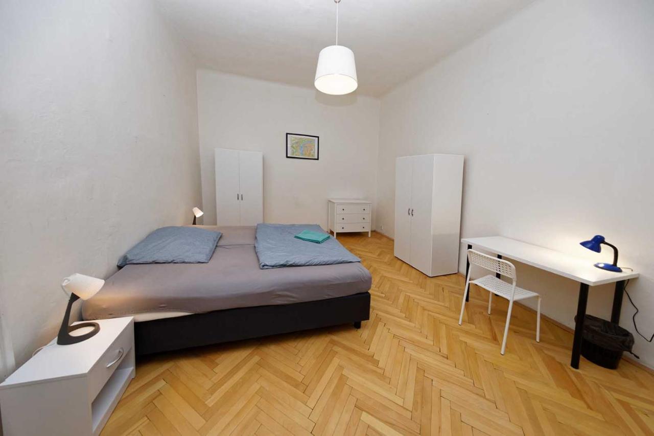 Peter'S Tower Apartments Prága Kültér fotó