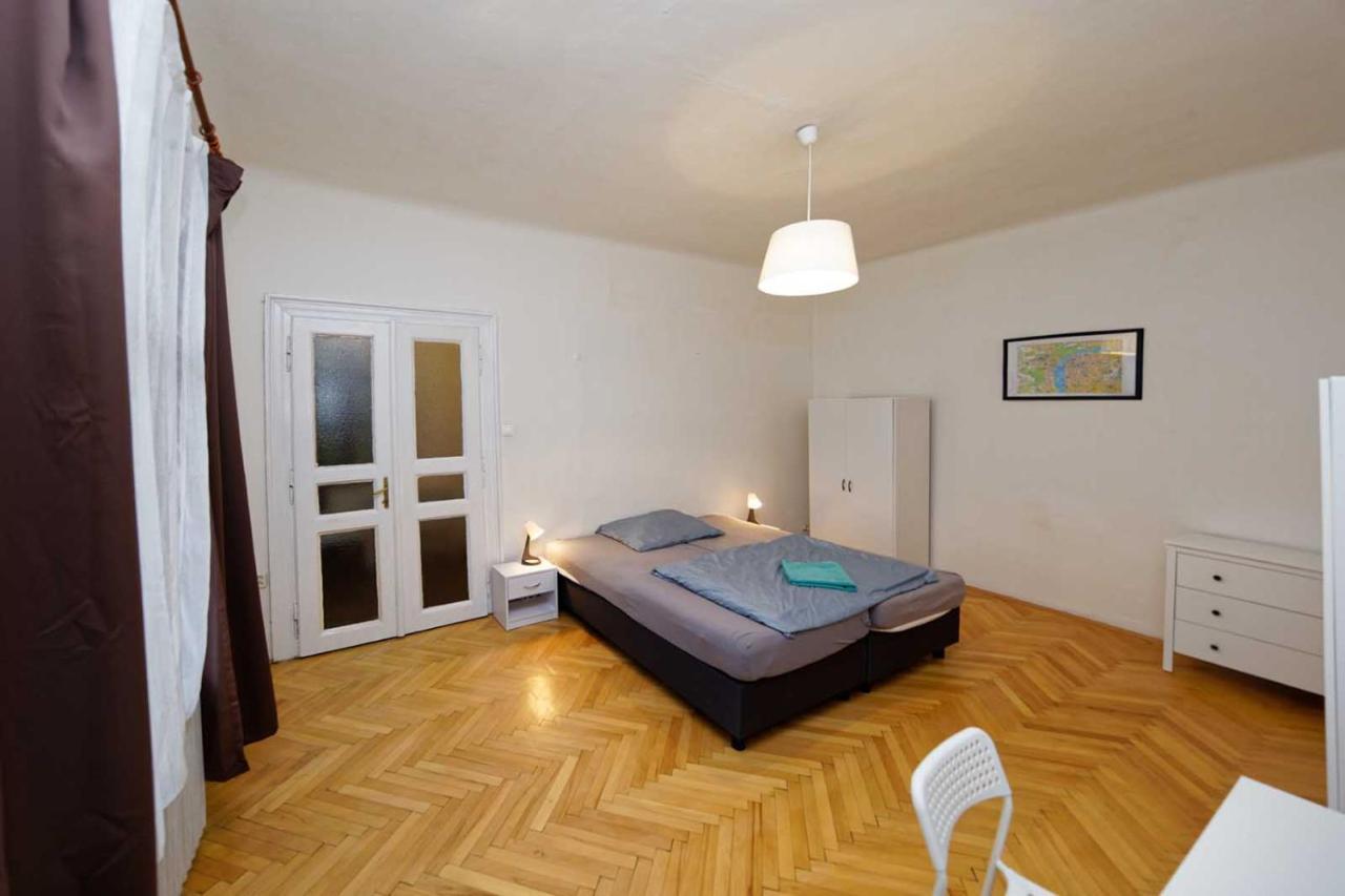 Peter'S Tower Apartments Prága Kültér fotó
