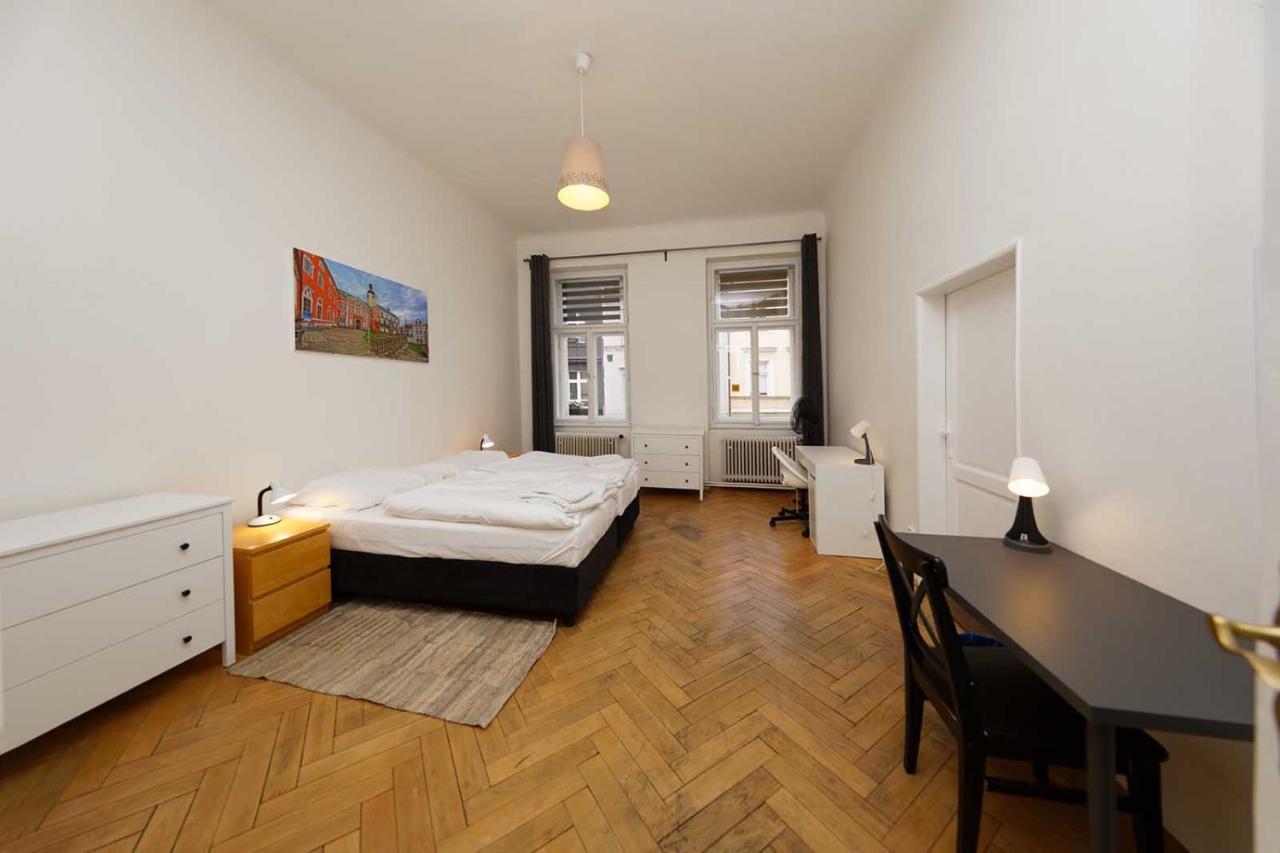 Peter'S Tower Apartments Prága Kültér fotó